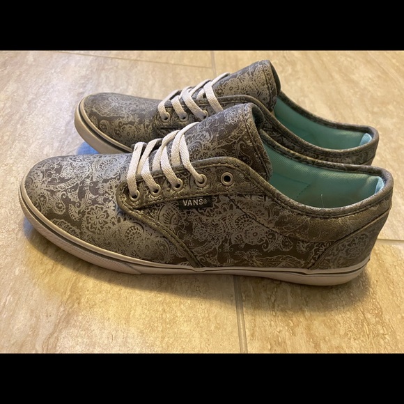 VANS - Picture 3 of 5